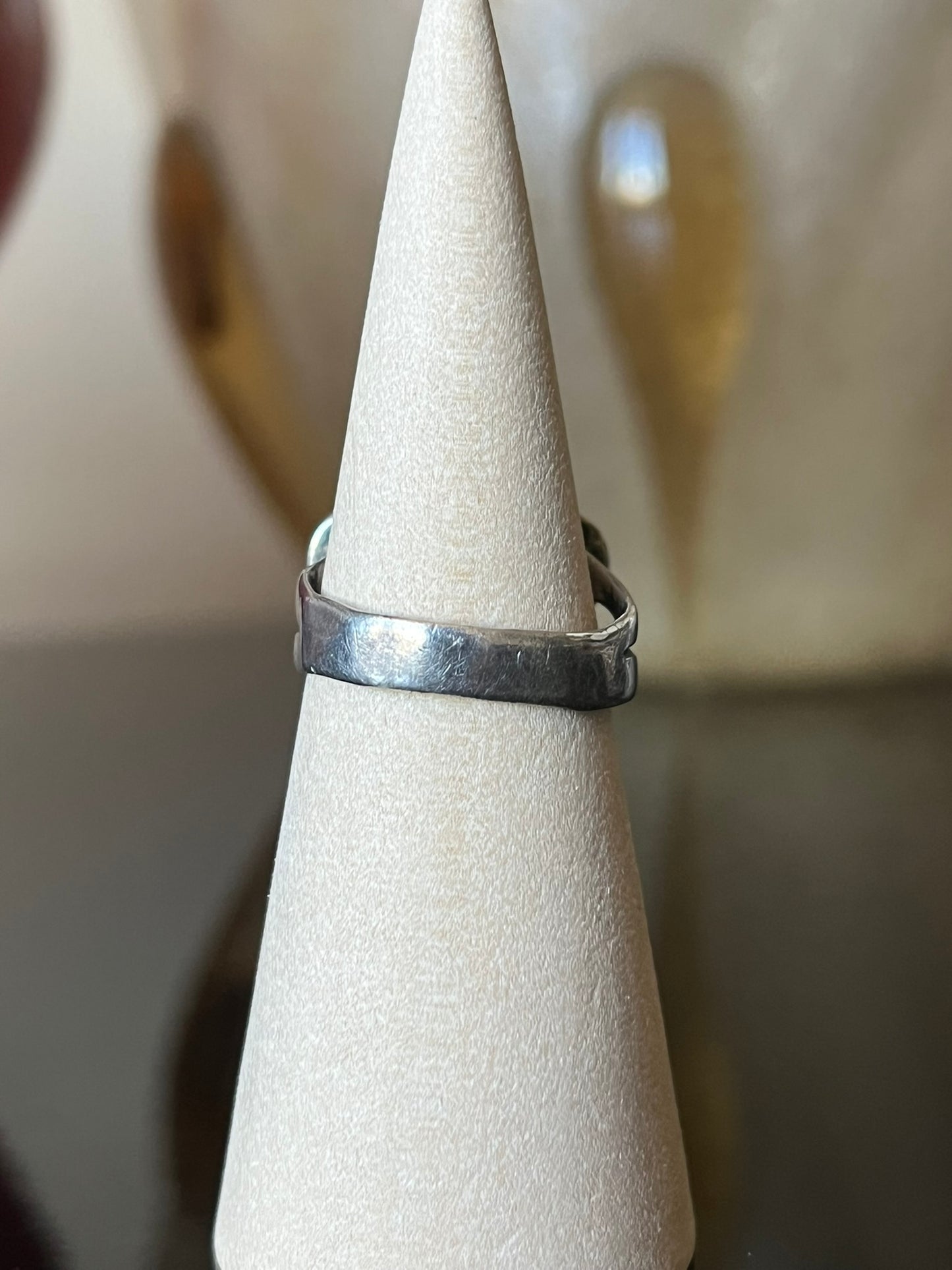 Early Navajo or Pueblo Hubbell Glass Ring